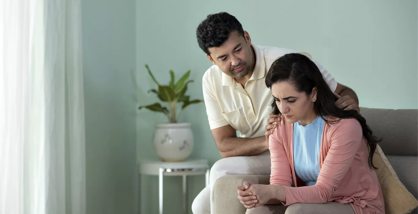 गर्भपात (Miscarriage Meaning in Hindi): पहले महीने में गर्भपात के लक्षण, कारण और उपचार